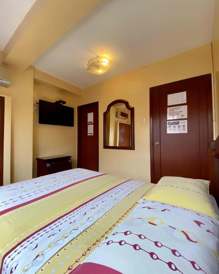 Hostal Montesa Гуаякіль Екстер'єр фото