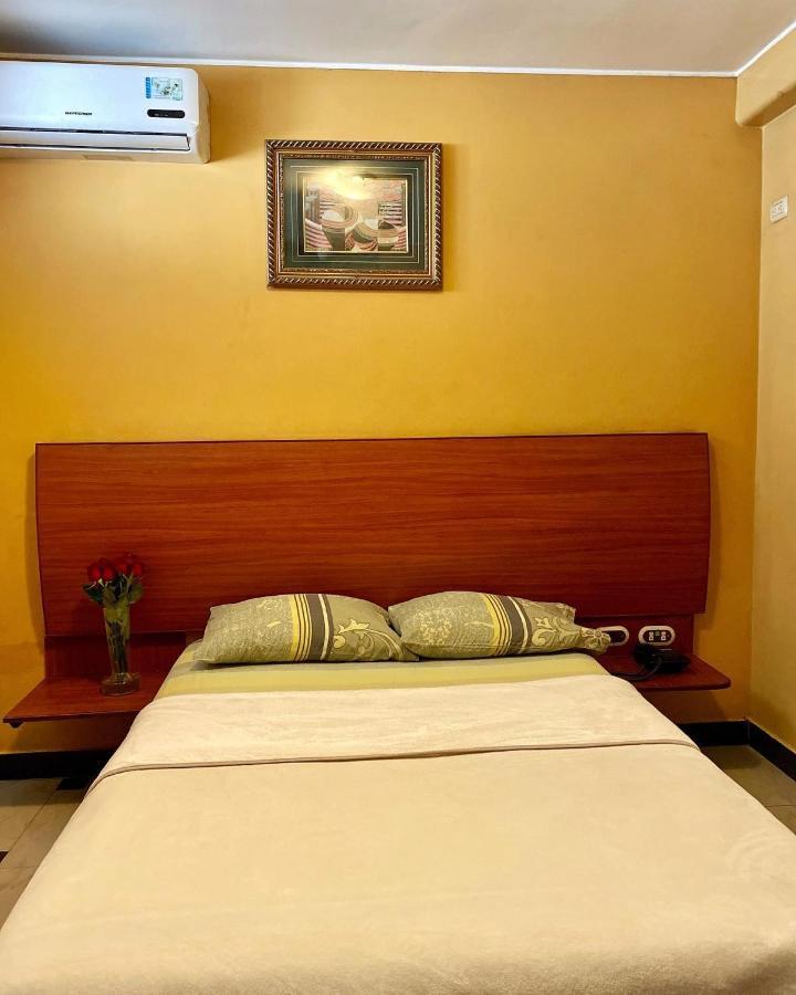 Hostal Montesa Гуаякіль Екстер'єр фото