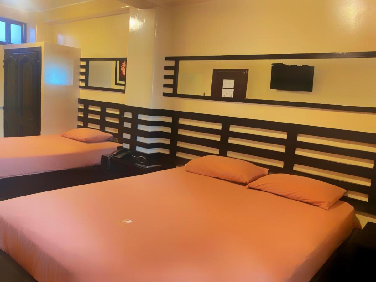 Hostal Montesa Гуаякіль Екстер'єр фото